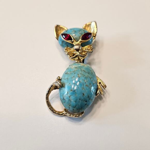 Distinctive Sphinx Cat Brooch:  Gold-Plated, Faux Turquoise, Red Crystal Eyes - Picture 6 of 12